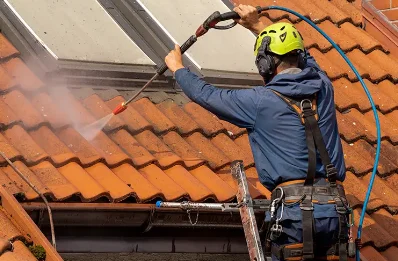 Démoussage et hydrofuge de toiture au Poët